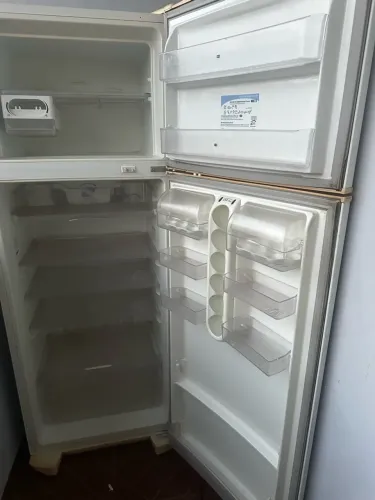Vendo uma geladeira usada
