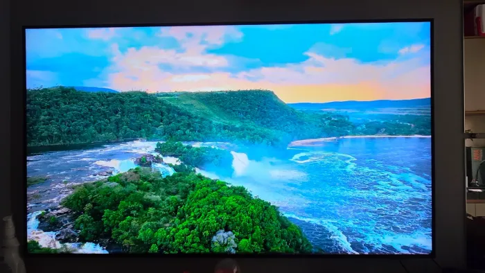 Samsung Smart TV 55" QLED com Detalhe Sutil