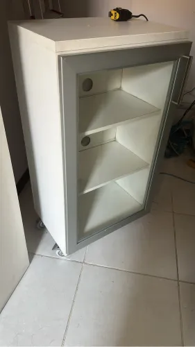  Rack em fórmica para switch e demais periféricos, cor branca por com detalhe em