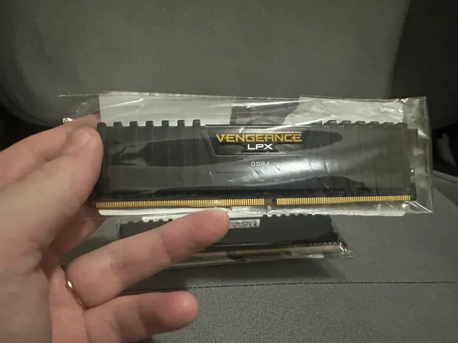 Memoria ram corsair vengence DDR4 2x8GB 2400Mhz