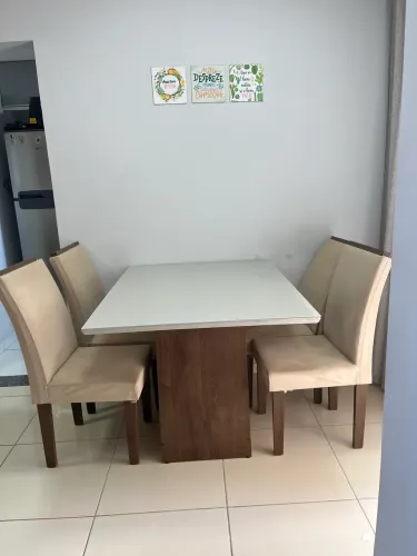 Mesa de jantar com tampo de vidro