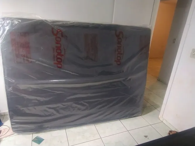 Vende-se cama box de casal
