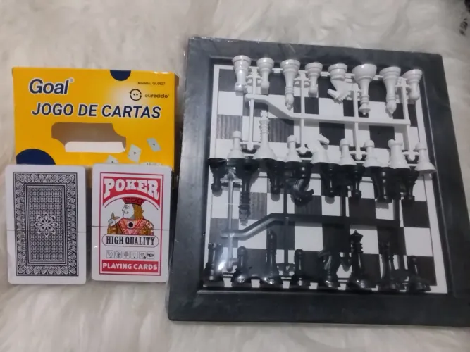 Jogo de Cartas + Jogo de Xadrez - Diversão em Dobro