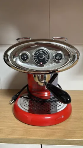 CAFETEIRA EXPRESSO ILLY FRANCIS COM CÁPSULAS IPERESPRESSO 110 V