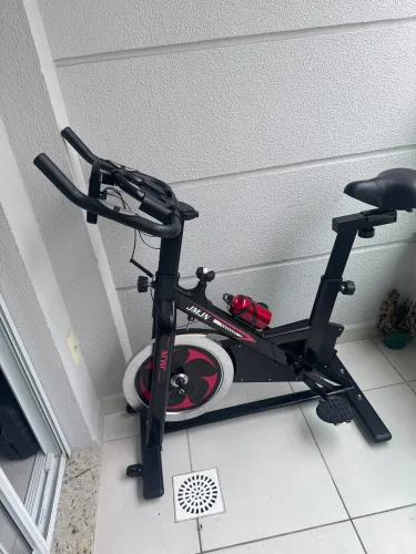 Bike SPINNING ergométrica inércia 13kg suporta até 150kg