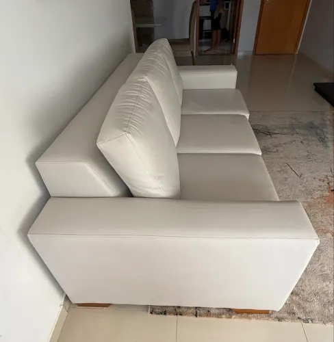 Vendo Sofá 3 lugares Corino Areia