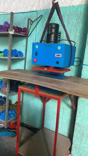 Máquina automática para corte de chinelo 