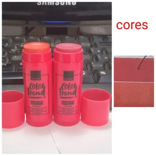 Promoção Multi stick 3 em 1 para lábios, olhos e rosto Avon novo por R$ 10,00 cada