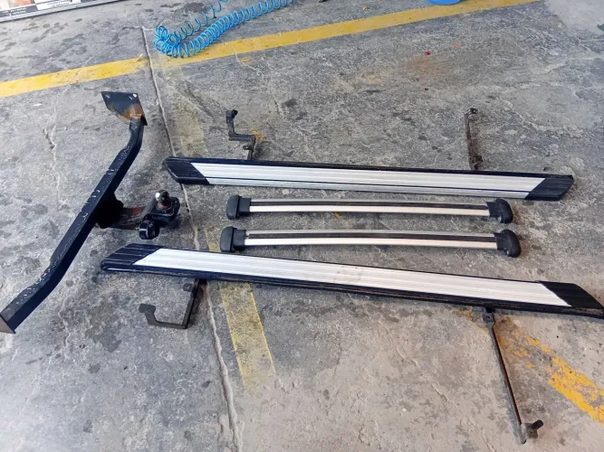 Kit estribos engate ir bagajeiro do hynday creta em otimo estado de conservacao