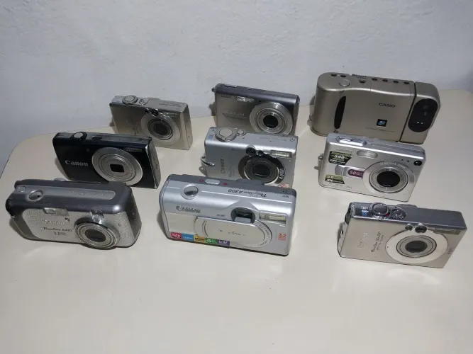 Lote 9 câmeras digitais Canon e Casio para decoração ou reparo