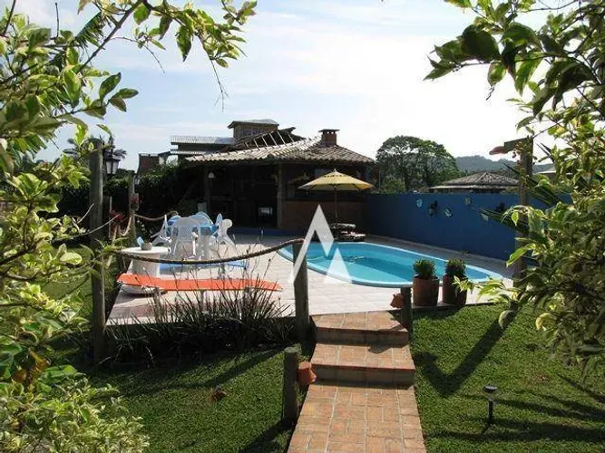 Oportunidade única de investimento na paradisíaca Praia do Rosa!