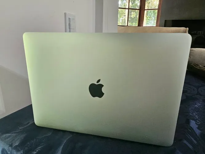 MACBOOK PRO 13" M2 (2022) 8GB/256GB SSD - BATERIA 93% IMPECÁVEL 