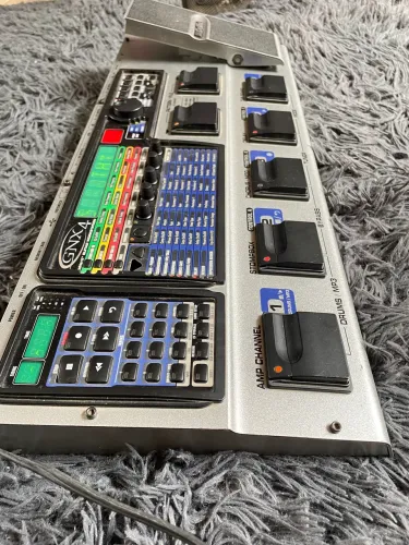 Pedaleira Digitech GNX4