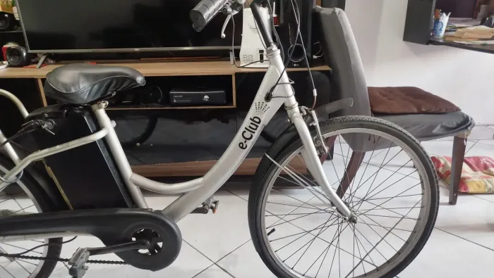 Bicicleta elétrica e-club 48V aro 26
