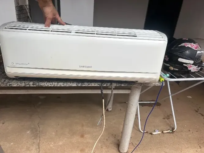 Ar condicionado Samsung 9000 btus e geladeira Panasonic