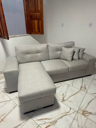 Sofá 2 Lugares com Puff Embutido - Linho Cinza | Novo