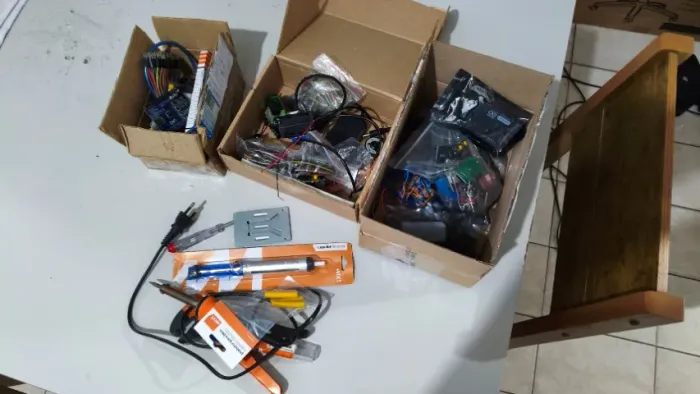 Lote Laboratório Eletrônica Arduino ESP32 IoT com 3 Caixas Componentes e Ferramentas