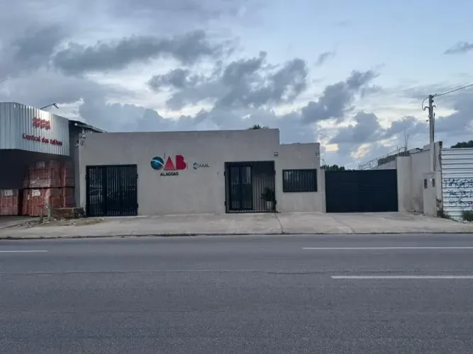 Terreno de 1050m2 a 100 metros do Fórum - Av Juca Sampaio - Barro Duro