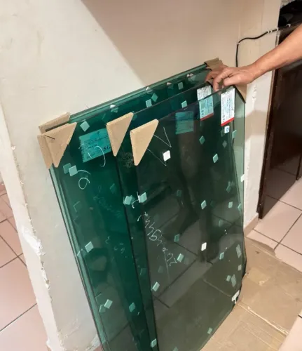 vidros temperados 8mm na cor verde com medidas diferentes