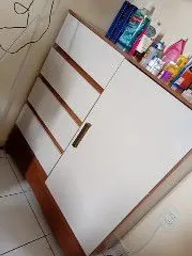 Cômoda semi nova