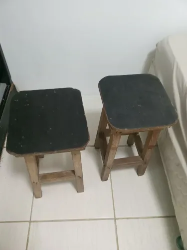 Vendo dois bancos de madeira usado