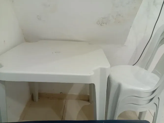 Conjunto mesa e cadeiras