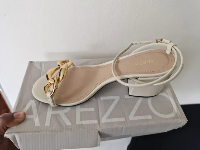 Desapegando sandália Arezzo
