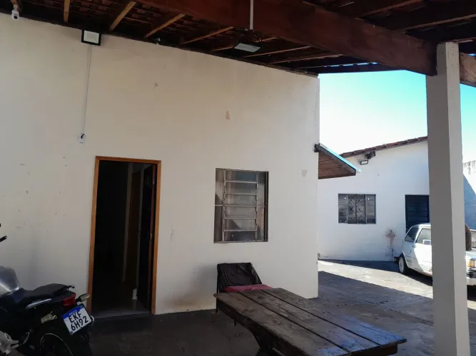 Casa com edícula pro parente,10 cômodos! Não falta água!