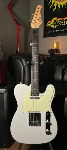 Guitarra Seizi vintage Saitama com trastes inox