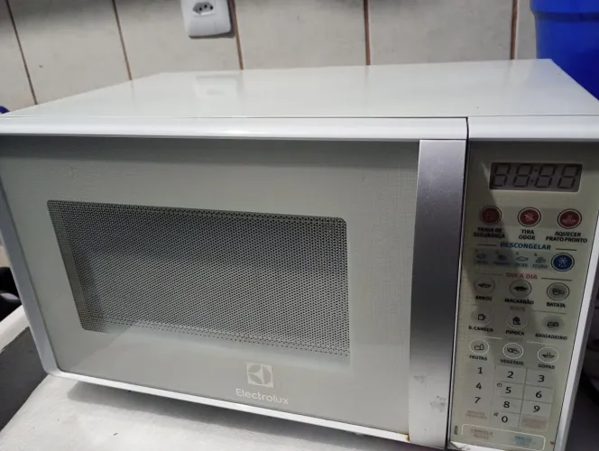 Microondas Eletrolux 21L 110v funcionando