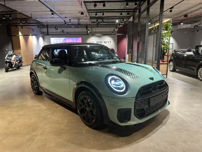 Mini Cooper 2.0 16V Twinpower Gasolina S 2P Steptronic 2026