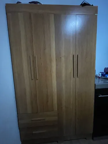 Vende-se guarda-roupa