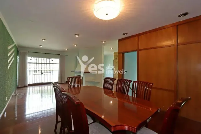 Casa Térrea. 400m², 3 suítes, 5 banheiros, piscina, 4 vagas de garagem - Santa Maria REF: