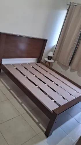 VENDO CAMA DE CASAL SEM COLCHÃO 