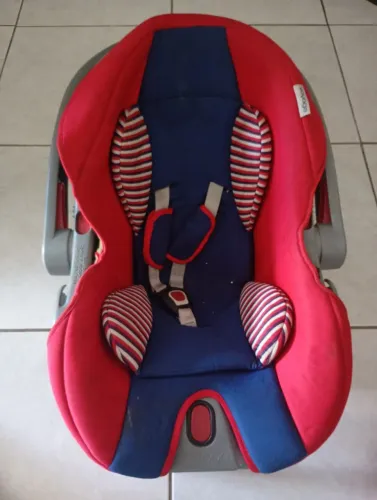 Vende-se bebê conforto 
