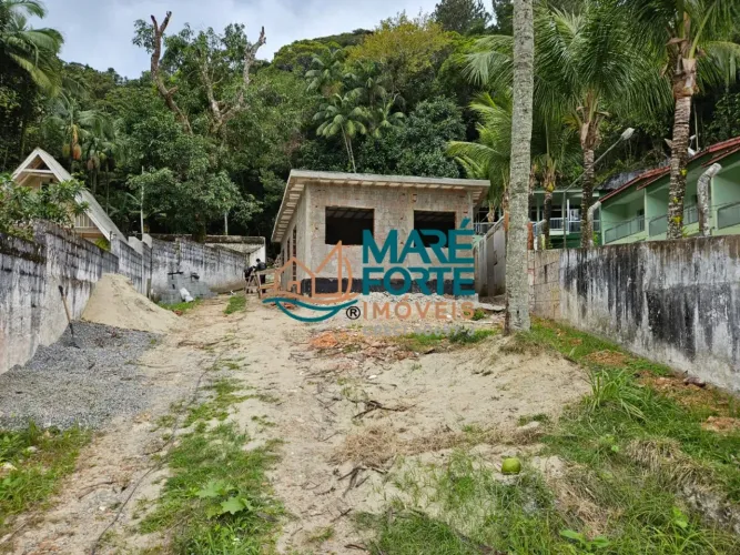 Chácara de 2874m2 no Saco da Ribeira, já iniciado construção, a 700m da praia do Lázaro!!