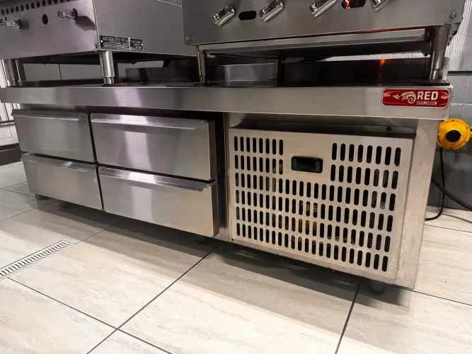 Balcão refrigerado Red Chamaleon - 4 Gavetas