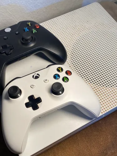 ? XBOX ONE S 1TB ? 2 CONTROLES ORIGINAIS ?