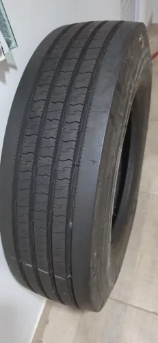 1 Pneu 275 80 R22.5 NOVO