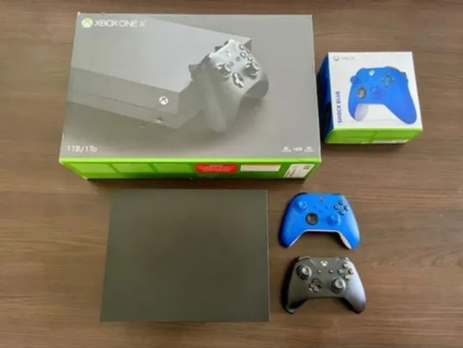 Xbox One X + 2 Controles
