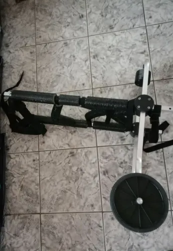 Cadeira de rodas para cachorro 