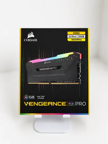 Memória Corsair Vengeance RGB Pro 32GB (2x16GB) DDR4 3600MHz - Impecável