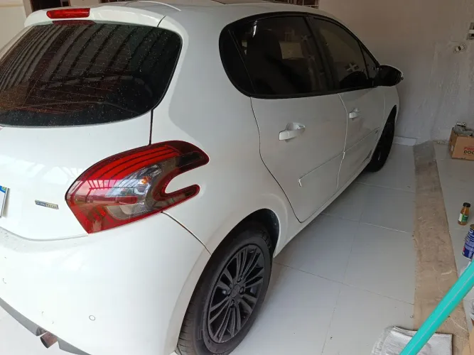 Peugeot 208 Allure 1.2 Flex 12V 5P Mec. 2017