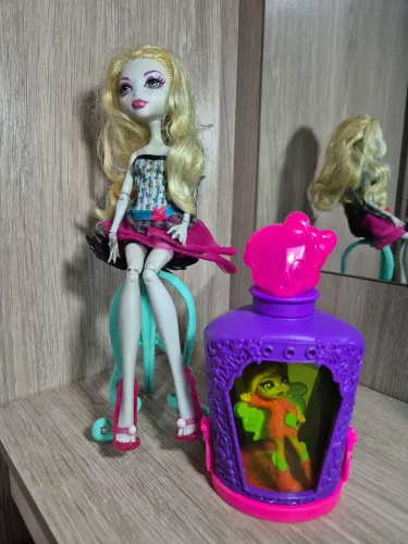 Playset Monster High G1 Penteadeira, Cadeira, Ducha e Potion Lagoona Blue