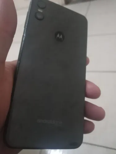 Moto ome 64 gigas bateria ainda na garantia.