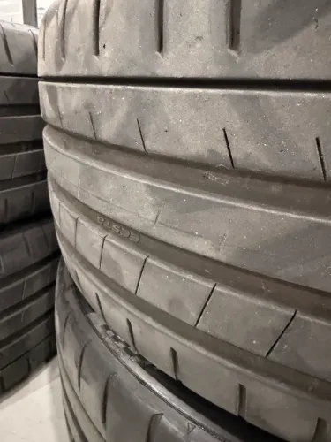 Pneus Kumho aro 20 235/35R20 pouco rodados