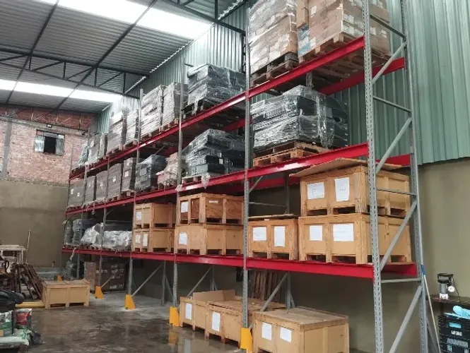 Estrutura metálica para carga paletizada