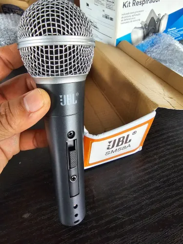 Vendo microfone jbl novo com fio zerado ótimo para palestra ou karaokê  excelente 