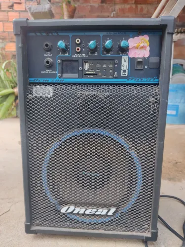 Vende-se caixa de som amplificada!