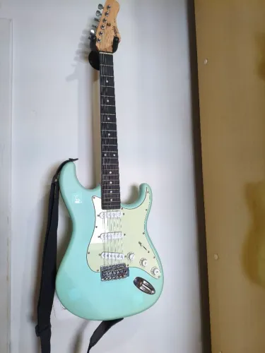 GUITARRA ELETRICA STRATOCASTER